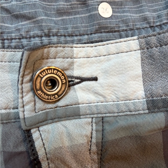 Men's Lululemon Kahuna Casual Shorts Gray Checked Size 36 - Picture 2 of 5